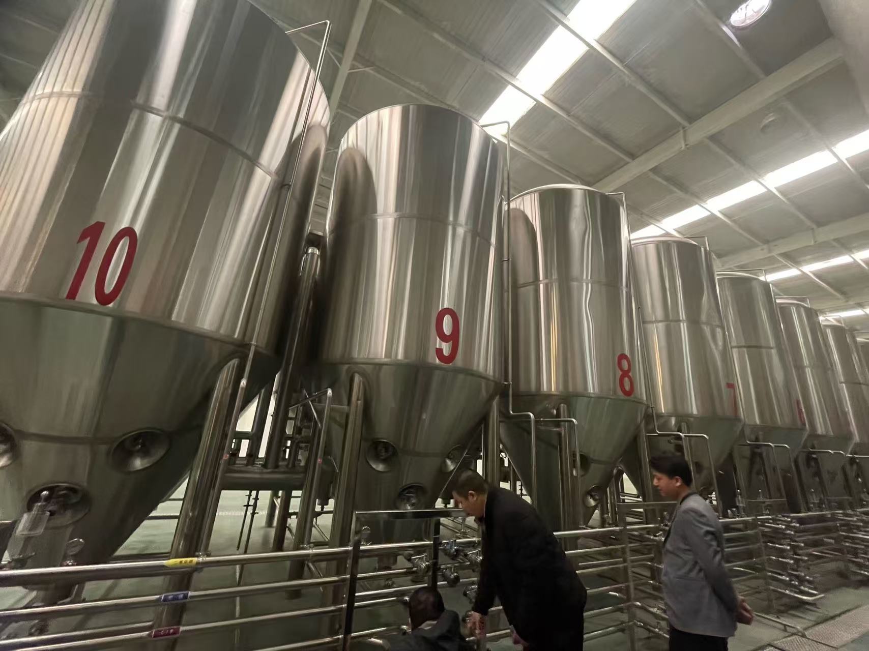 奉化精酿啤酒设备厂—平面布置、设备设计、制造、调试、培训等一条龙服务